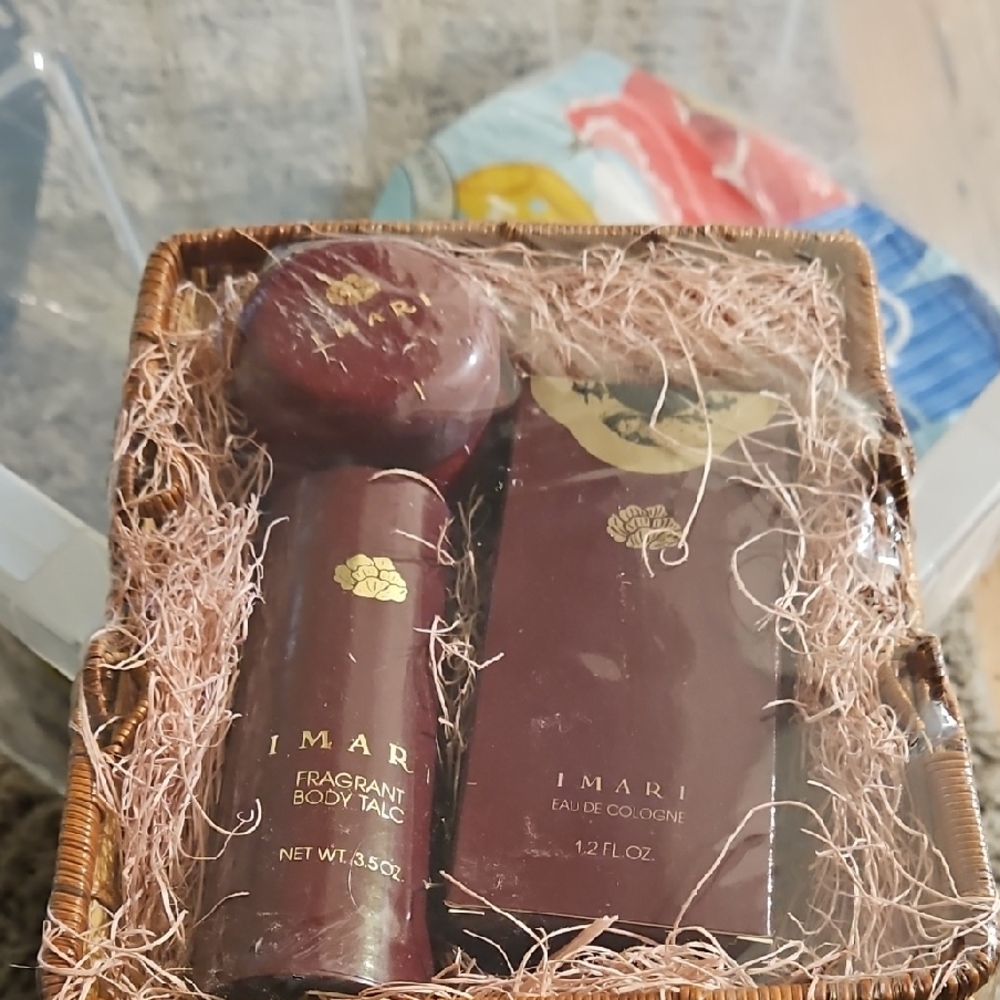 Imari Luxurious Burgundy Body Wash Set